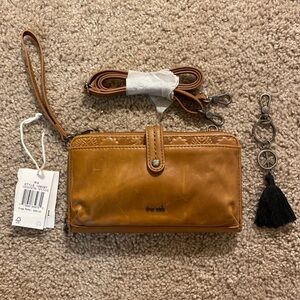 The Sak Iris convertable wristlet crossbody bag leather